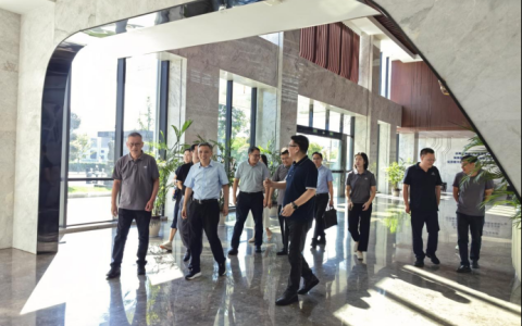 攜手共進，智造未來——金華職業(yè)技術(shù)大學校長梁克東一行到訪杭機股份